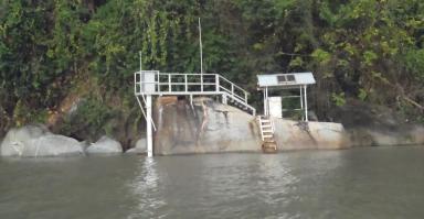 Station Ilet la Mère au bord du fleuve