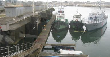 vue du port avec capteur et echelle de maree