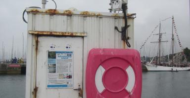 local avec capteurs et antennes