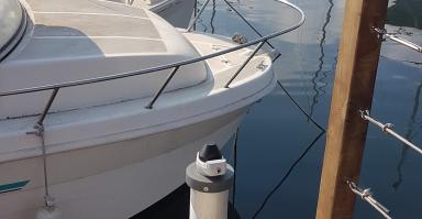 Capteur fixé au bord d'un quai