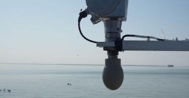 Déploiement de 3 bouées GNSS françaises lors de la campagne multi-appareils organisée par LIENSs à l'observatoire marégraphiqueRONIM d'AIX