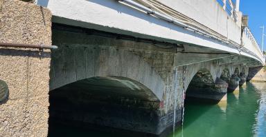 Pont dans le port du Pouliguen,echelles et capteur