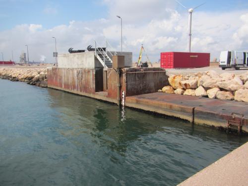 Quai dans le terminal pétrolier