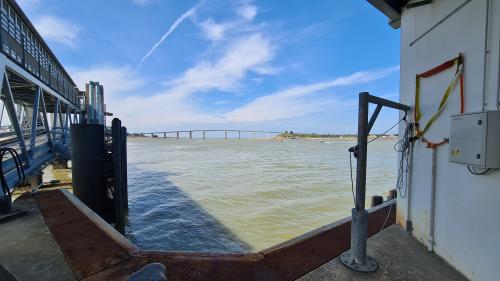 capteur et boitier avec vue sur pont de Noirmoutier