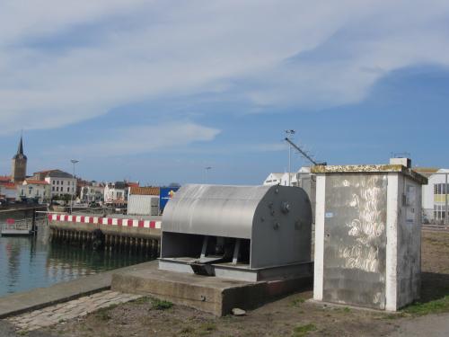 local du marégraphe avec antenne yagi