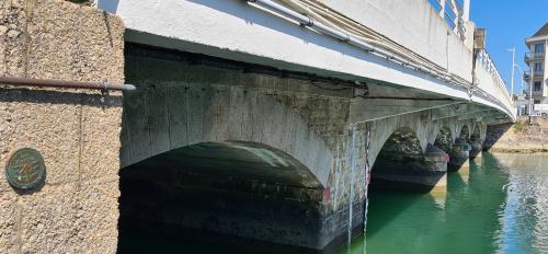 Pont dans le port du Pouliguen,echelles et capteur