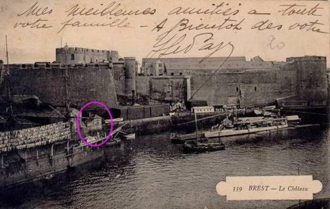 Marégraphe visible sur une photo du 20ième siècle
