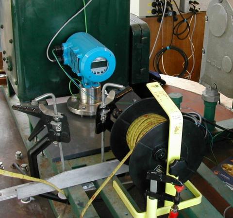 capteur radar au dessus d'un puit